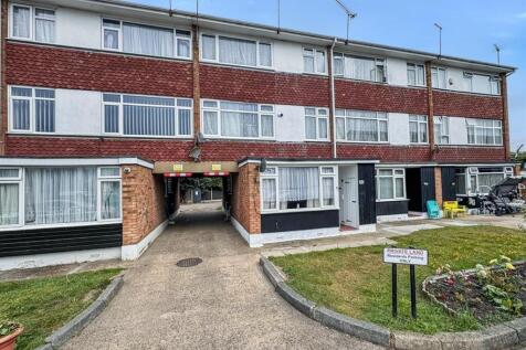 High Street, Canvey Island SS8 1 bed flat for sale