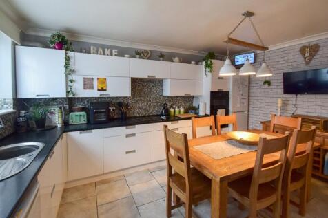 Holland Road, Chatham, ME5 2 bed maisonette for sale