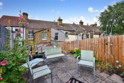 East Street, Chatham, ME4 2 bed terraced house for sale
