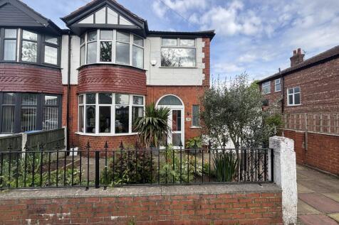 Lindum Avenue, Old Trafford, M16 9NQ 3 bed semi