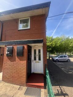 Highfield Road, Stretford, M32 8NQ 2 bed flat for sale