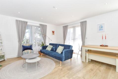 2 bedroom ground floor flat for sale