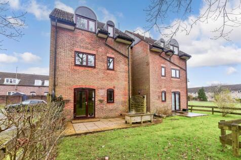 1 bedroom ground floor flat for sale