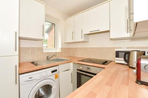 1 bedroom ground floor flat for sale