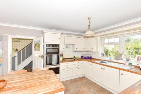 4 bedroom link detached house for sale