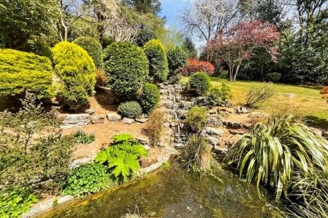 6 bedroom detached house for sale