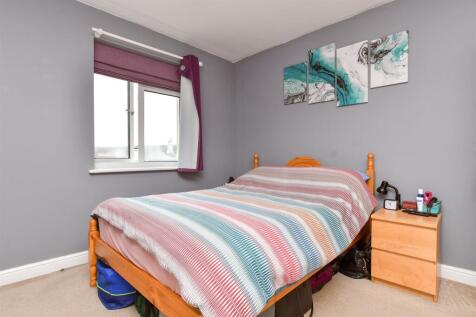 3 bedroom flat for sale