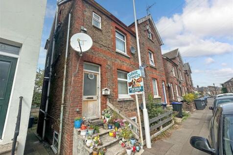 4 bedroom flat for sale