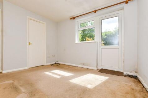 1 bedroom ground floor flat for sale