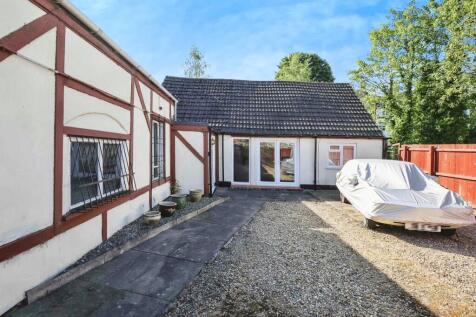 3 bedroom detached bungalow for sale