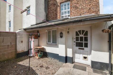 1 bedroom ground floor flat for sale