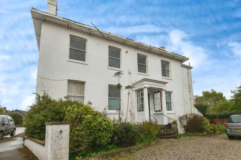 3 bedroom flat for sale