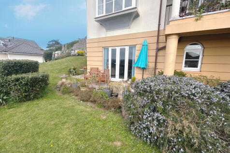 2 bedroom ground floor flat for sale