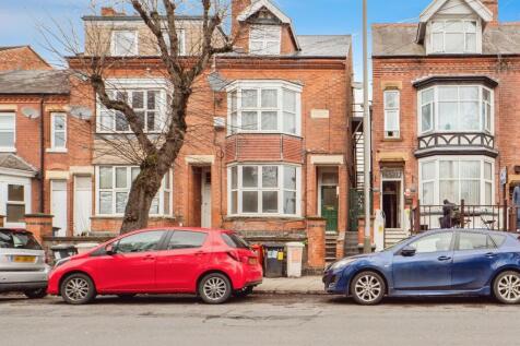 6 bedroom end of terrace house for sale