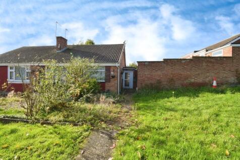 2 bedroom semi-detached bungalow for sale