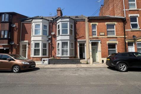 5 bedroom terraced house for sale