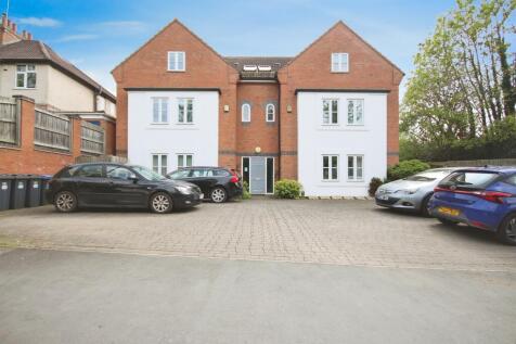 2 bedroom ground floor flat for sale