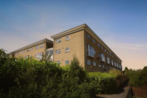 3 bedroom flat for sale