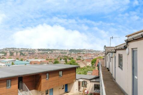 Studio flat for sale