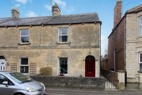 4 bedroom end of terrace house for sale