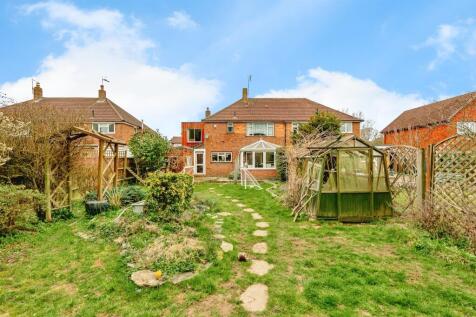 4 bedroom semi-detached house for sale