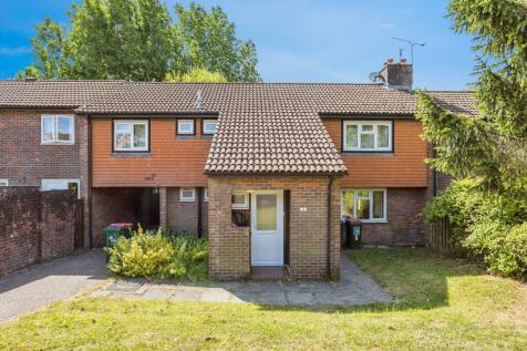 3 bedroom maisonette for sale