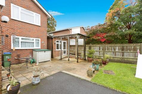 6 bedroom detached house for sale