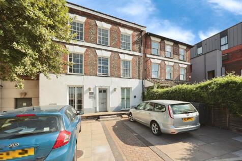 1 bedroom ground floor flat for sale