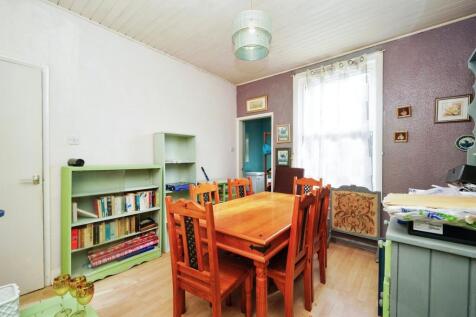 2 bedroom ground floor flat for sale