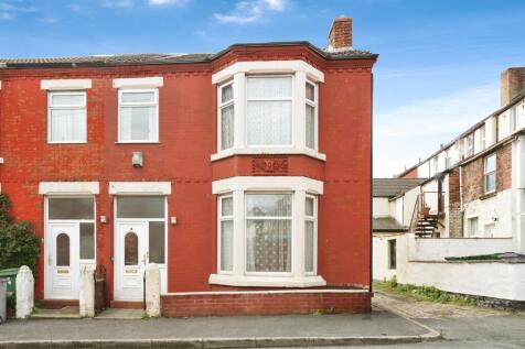 4 bedroom end of terrace house for sale
