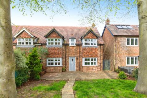 4 bedroom semi-detached house for sale
