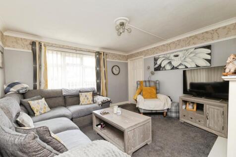 2 bedroom ground floor flat for sale