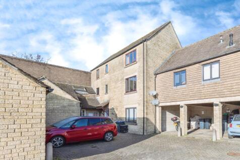 2 bedroom ground floor flat for sale
