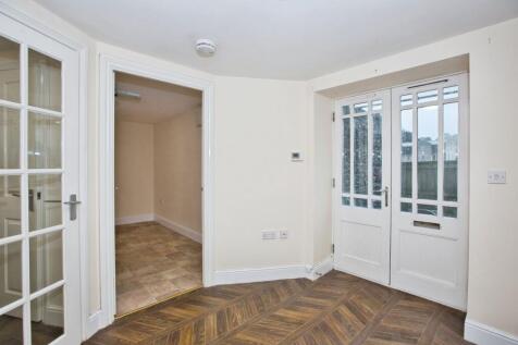 2 bedroom ground floor flat for sale