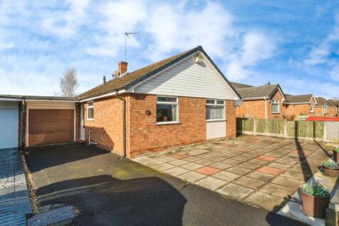 2 bedroom detached bungalow for sale