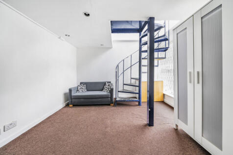 Studio flat for sale