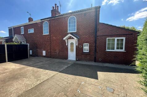 2 bedroom semi-detached house for sale