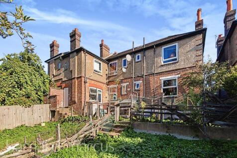 3 bedroom maisonette for sale