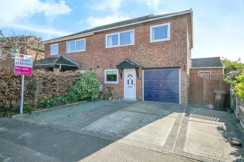4 bedroom semi-detached house for sale