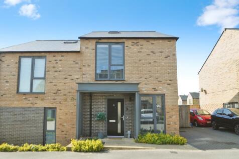 2 bedroom semi-detached house for sale