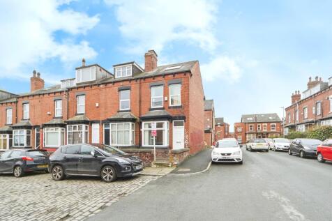 5 bedroom end of terrace house for sale
