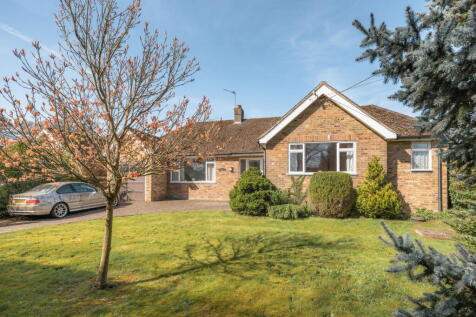 The Twist, Wigginton, Tring... 3 bed detached bungalow for sale