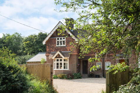 Pendley Beeches, Tring, Hertfordshire... 4 bed semi