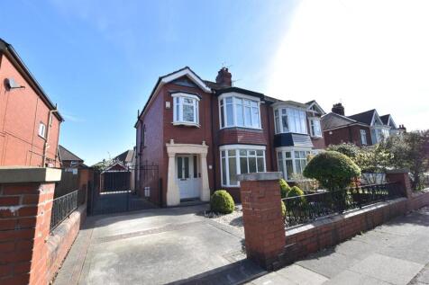 Clee Crescent, Grimsby DN32 3 bed semi