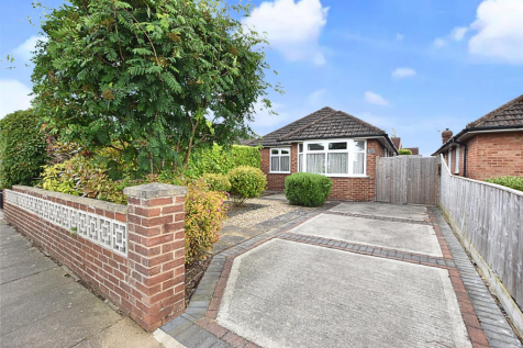 Coniston Avenue, Grimsby DN33 3 bed detached bungalow for sale
