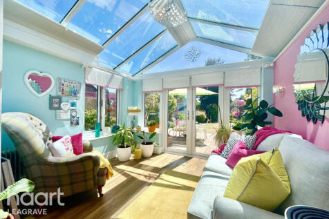 Onslow Road, Luton 3 bed end of terrace house for sale