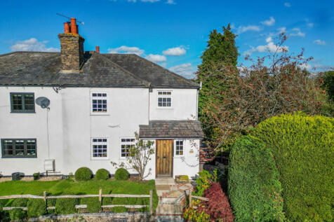 Coxtie Green Road, Pilgrims Hatch... 2 bed semi