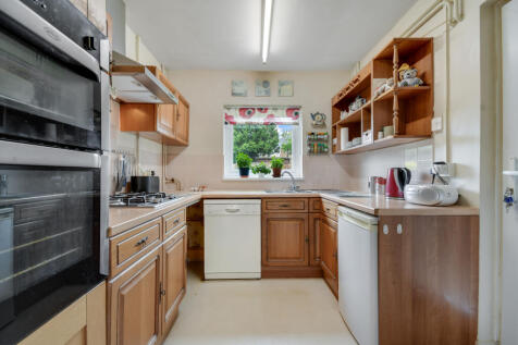4 bedroom end of terrace house for sale