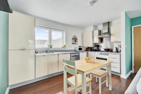 Montfort Drive, Chelmsford 2 bed flat for sale