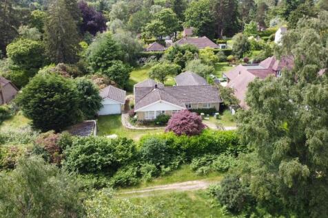 4 bedroom detached bungalow for sale